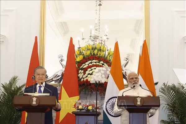 Tổng Bí thư, Chủ tịch nước Tô Lâm và Thủ tướng Ấn Độ Narendra Modi gặp gỡ báo chí. Ảnh: Thống Nhất/TTXVN