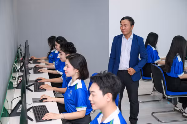 Sinh viên Trường Đại học Văn Hiến trong một tiết học. Ảnh: NTCC.