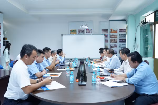 Quang cảnh buổi làm việc giữa Ban Tuyên giáo và Dân vận Thành ủy TPHCM với Trường Đại học Sư phạm Thể dục Thể Thao TPHCM. Ảnh: Quang Sáng. 