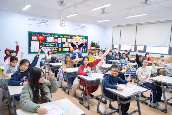 Thí sinh làm bài thi tại phòng thi Cuộc thi tiếng Anh quốc tế TOEFL Challenge năm học 2025 - 2026 (Ảnh: IIG Việt Nam)