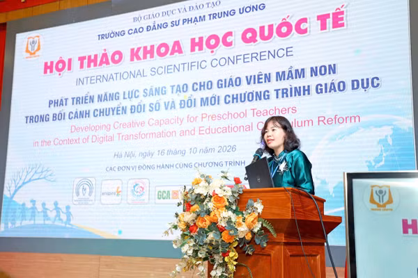 TS Cù Thị Thủy - Phó Vụ trưởng Vụ GD mầm non phát biểu tại Hội thảo.