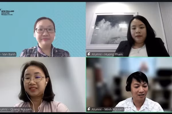 Buổi giao lưu trực tuyến ‘Muôn nẻo thành công tại New Zealand’ do ENZ tổ chức thu hút đông đảo nghiên cứu sinh và người học quan tâm.