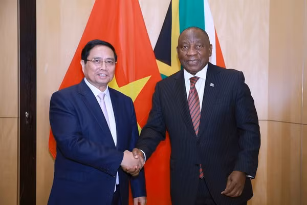 Thủ tướng Phạm Minh Chính hội kiến Tổng thống Cộng hòa Nam Phi Matamela Cyril Ramaphosa. (Ảnh: Dương Giang/TTXVN)