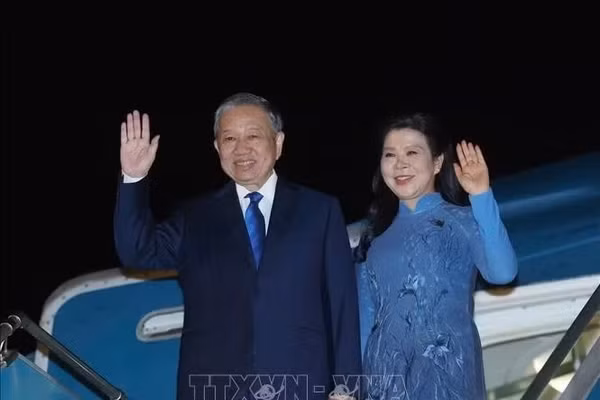 Tổng Bí thư, Chủ tịch nước Tô Lâm và Phu nhân Ngô Phương Ly rời Hà Nội, lên đường thăm Đan Mạch, EU và Bỉ. Ảnh: Thống Nhất/TTXVN
