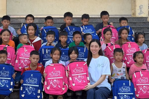 Mừng sinh nhật tuổi 26, Hoa hậu Lương Thùy Linh về quê làm điều đặc biệt 