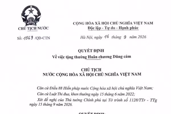 Chủ tịch nước tặng thưởng Huân chương Dũng cảm cho cô giáo Hoàng Thị Hiền