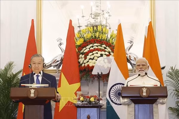 Tổng Bí thư, Chủ tịch nước Tô Lâm và Thủ tướng Ấn Độ Narendra Modi gặp gỡ báo chí. Ảnh: Thống Nhất/TTXVN