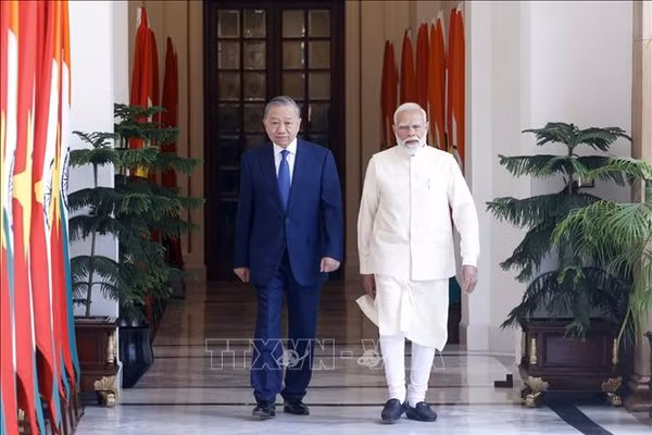 Tổng Bí thư, Chủ tịch nước Tô Lâm và Thủ tướng Ấn Độ Narendra Modi gặp hẹp. Ảnh: Thống Nhất/TTXVN