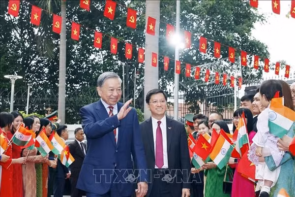 Tổng Bí thư, Chủ tịch nước Tô Lâm gặp gỡ cộng đồng người Việt Nam tại Ấn Độ