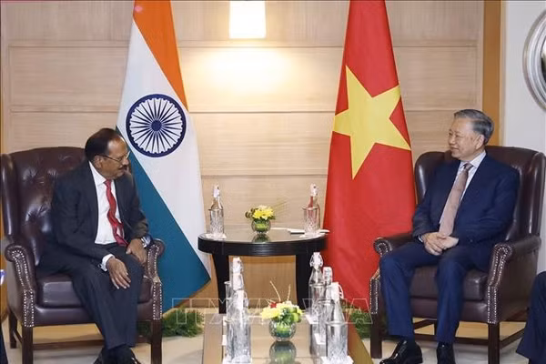 Tổng Bí thư, Chủ tịch nước Tô Lâm tiếp Cố vấn An ninh Quốc gia Ấn Độ Ajit Doval. Ảnh: Thống Nhất/TTXVN