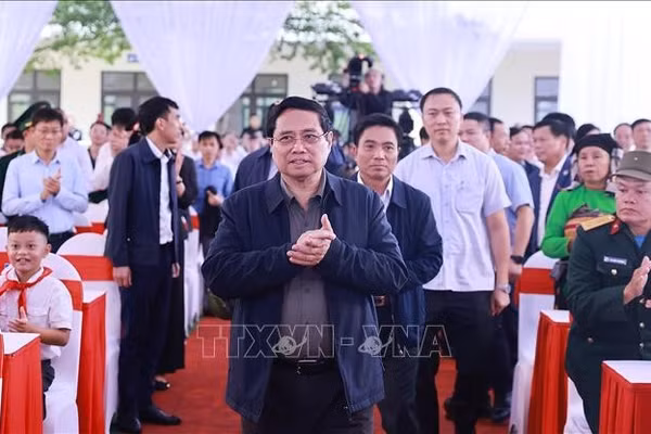 Thủ tướng dự Lễ khởi công xây dựng các trường nội trú và liên cấp