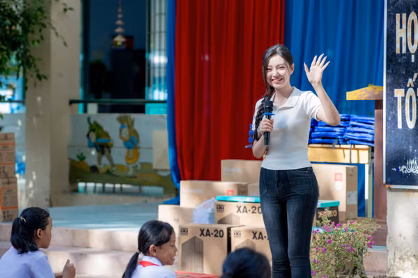 Á hậu Khánh Như khởi động dự án trao máy tính cho trẻ em có hoàn cảnh khó khăn