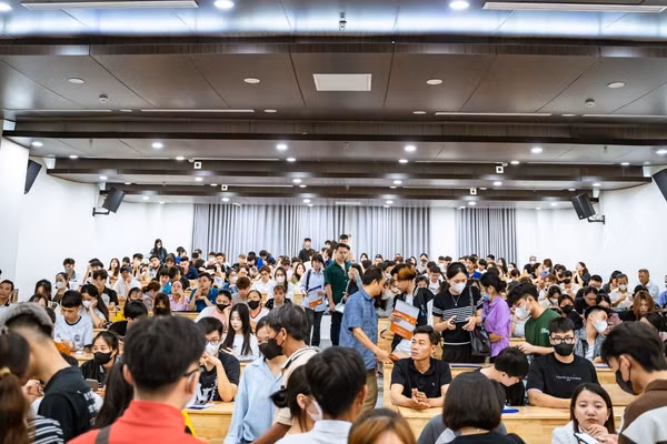 Trong hai ngày 23 – 24/8/2025, hàng ngàn thí sinh đã hoàn thành thủ tục nhập học, chính thức trở thành tân sinh viên khóa 19 (K19) của Trường Đại học Đại Nam.
