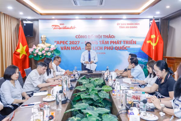 Lễ công bố thông tin Hội thảo quốc tế “APEC 2027 – Nâng tầm phát triển văn hóa - du lịch Phú Quốc” diễn ra sáng 27/5 tại Hà Nội. Ảnh: Quang Vinh.