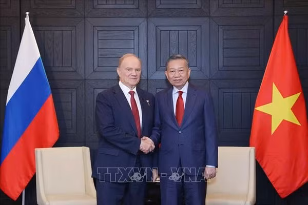 Tổng Bí thư, Chủ tịch nước Tô Lâm tiếp Chủ tịch Đảng Cộng sản Liên bang Nga Gennady Zyuganov. Ảnh: Thống Nhất/TTXVN.