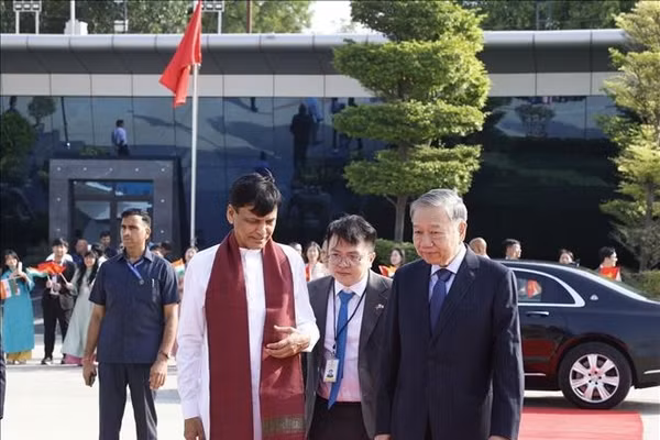 Tổng Bí thư, Chủ tịch nước Tô Lâm rời Thủ đô New Delhi đi thăm thành phố Mumbai. Ảnh: Thống Nhất/TTXVN