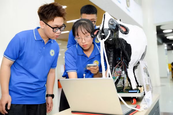 Sinh viên Khoa Thú y tại vòng chung kết. Ảnh: HUTECH. 