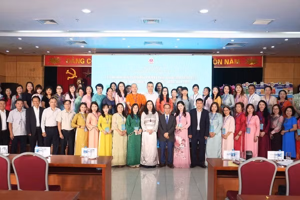 NXBGDVN đồng hành cùng giáo viên người Việt ở nước ngoài giữ gìn tiếng Việt