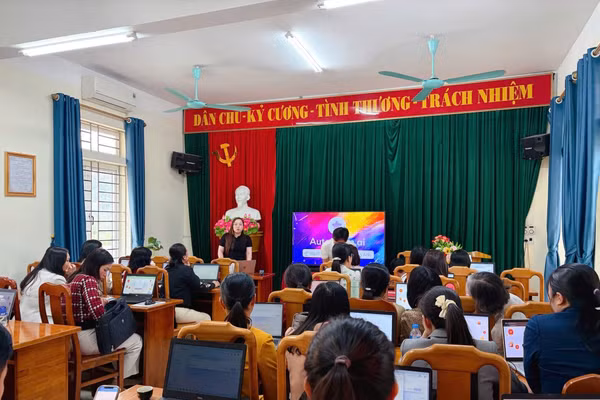 Tập huấn AI cho giáo viên - Bước cấp thiết để xây dựng trường học số