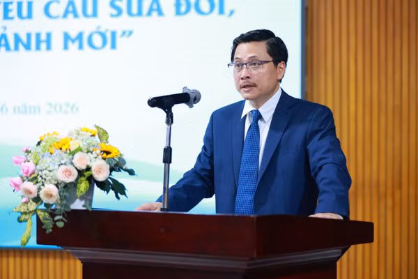 PGS.TS Trần Việt Dũng, Phó Hiệu trưởng Trường Đại học Luật TPHCM chia sẻ tại hội thảo. Ảnh: ULAW. 