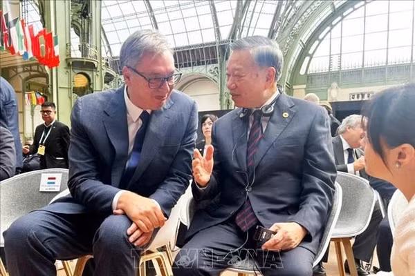 Tổng Bí thư, Chủ tịch nước Tô Lâm và Tổng thống Serbia Aleksandar Vucic tham dự hội nghị. Ảnh: TTXVN phát