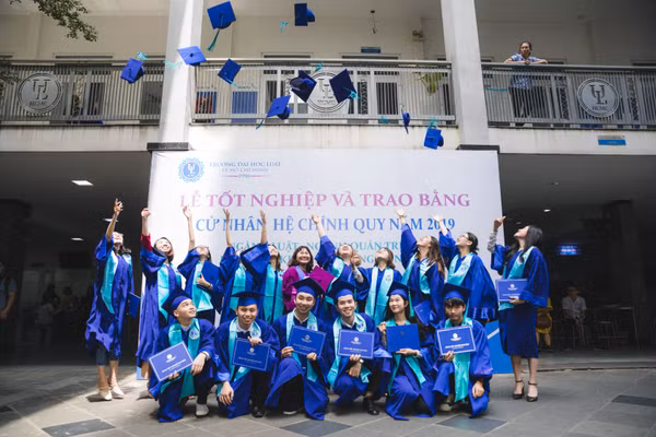 Sinh viên Trường Đại học Luật TPHCM tốt nghiệp. Ảnh: HCMULAW. 
