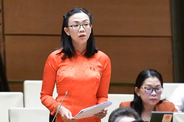 Đại biểu Quốc hội Trịnh Thị Tú Anh - Đại biểu Quốc hội chuyên trách Đoàn Đại biểu Quốc hội tỉnh Lâm Đồng. Ảnh: Quốc hội