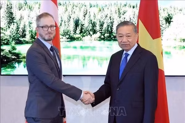 Tổng Bí thư, Chủ tịch nước Tô Lâm tiếp Tổng Bí thư Đảng Cộng sản Canada Drew Garvie. Ảnh: Thống Nhất/TTXVN