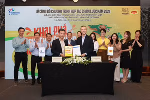 Đại diện Trung tâm Thông tin Du lịch, Cục DLQG Việt Nam và Nhãn hàng Maggi, Nestlé Việt Nam công bố hợp tác chiến lược năm 2024 nhằm thúc đẩy du lịch, văn hóa, ẩm thực Việt Nam.