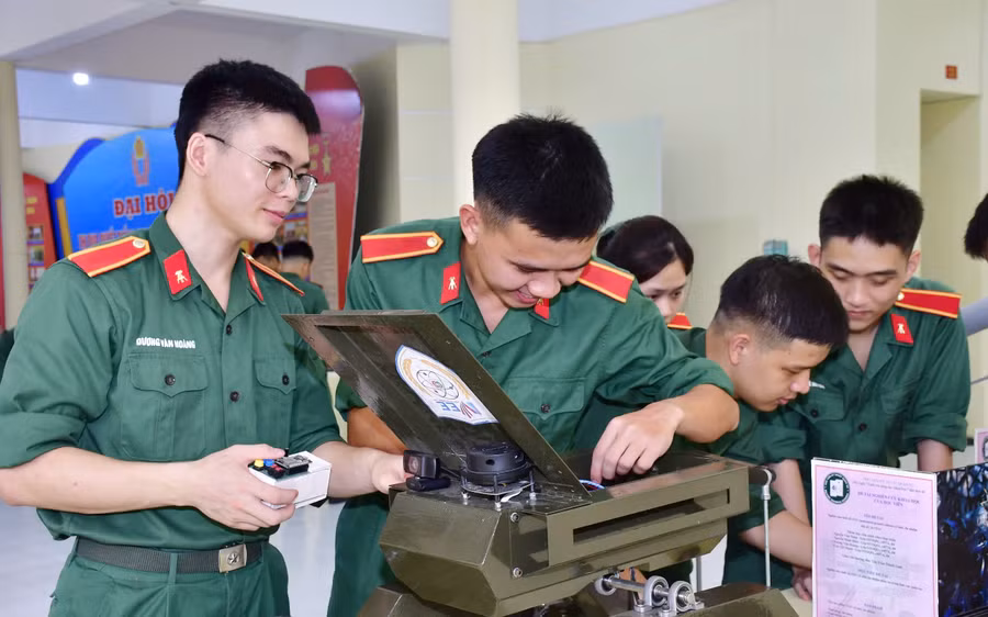 Sinh viên Học viện Kỹ thuật quân sự.