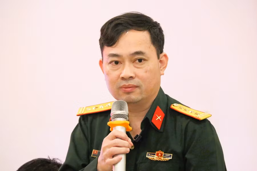 tuyensinhquansujpg1.jpg