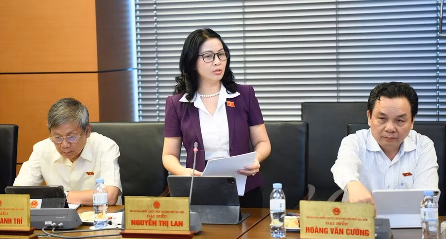 ĐBQH Nguyễn Thị Lan (Đoàn ĐBQH TP Hà Nội, Giám đốc Học viện Nông nghiệp Việt Nam) thảo luận tại tổ.