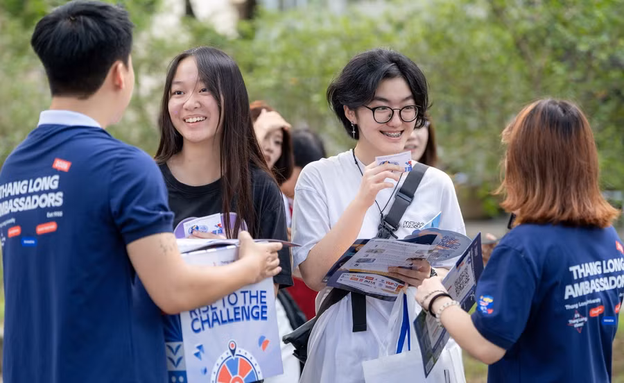 Thí sinh được tư vấn các ngành, chương trình đào tạo của Trường Đại học Thăng Long.