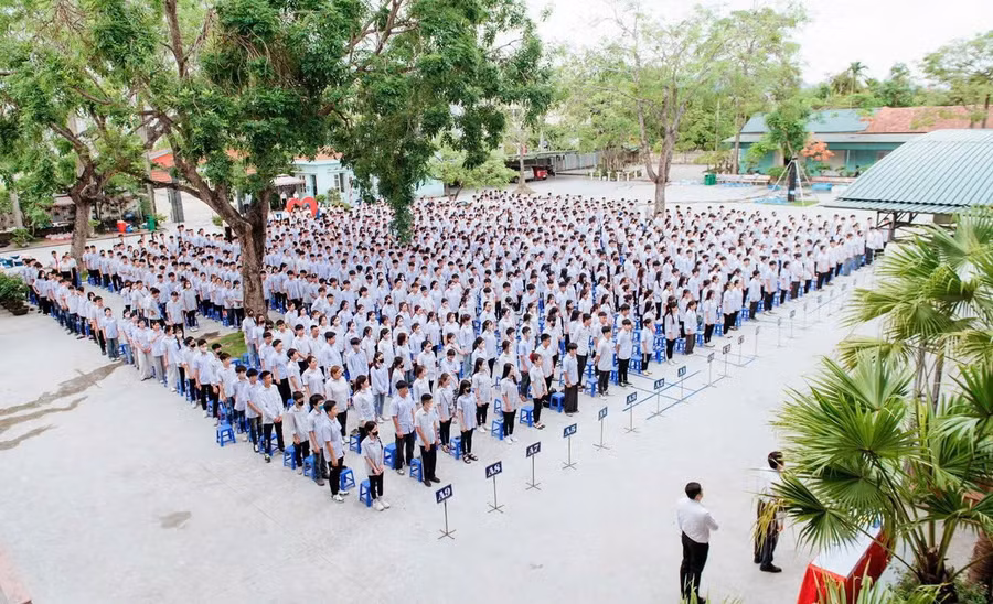 Quang cảnh Trường THPT Trần Nhân Tông (Mạo Khê, Quảng Ninh).