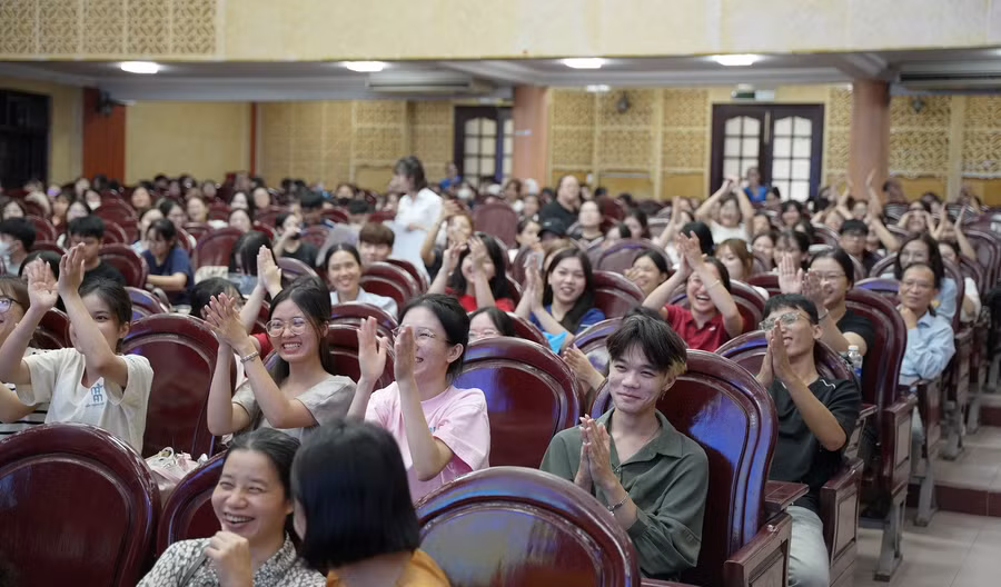 Sinh viên Trường Đại học Công đoàn hào hứng với Tọa đàm về đổi mới sáng tạo trong bối cảnh chuyển đổi số. khoinghiep-2.jpg