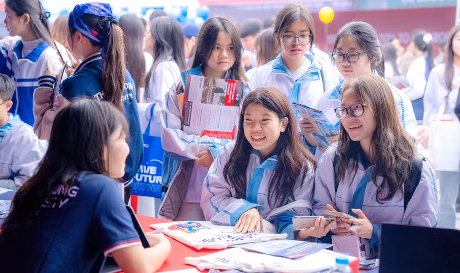 Hoạt động tư vấn tuyển sinh của Trường Đại học Thăng Long năm 2026. Ảnh: NTCC.