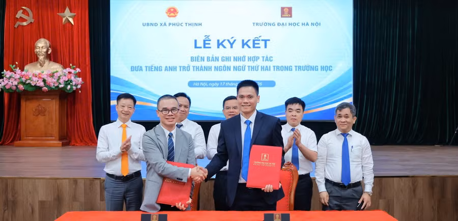 Lễ ký kết biên bản ghi nhớ hợp tác giữa Trường ĐH Hà Nội và UBND xã Phúc Thịnh diễn ra ngày 17/6.