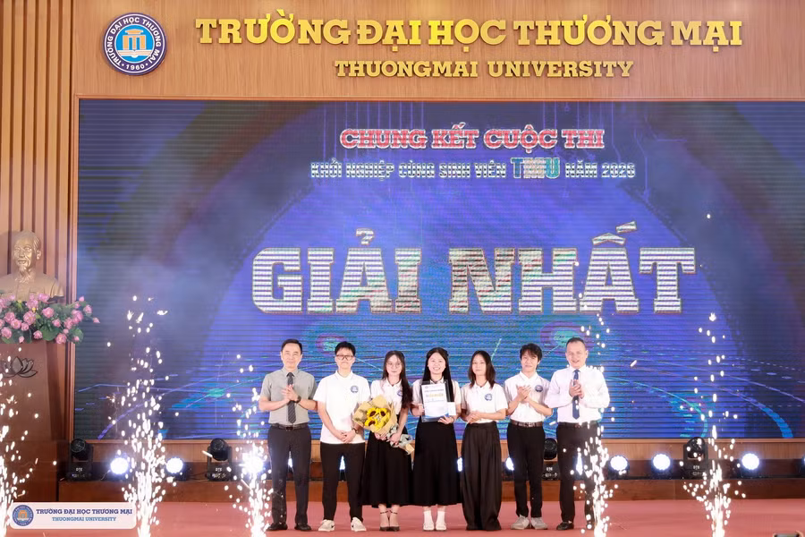 The project that won first prize was honored and rewarded. 1a6a2789.jpg