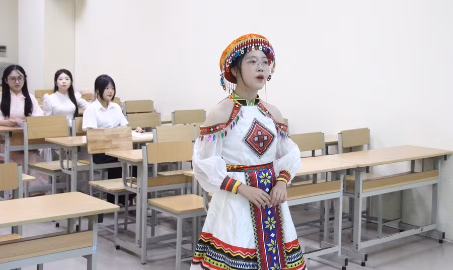 Thí sinh dự thi năng khiếu vào ngành Giáo dục mầm non.
