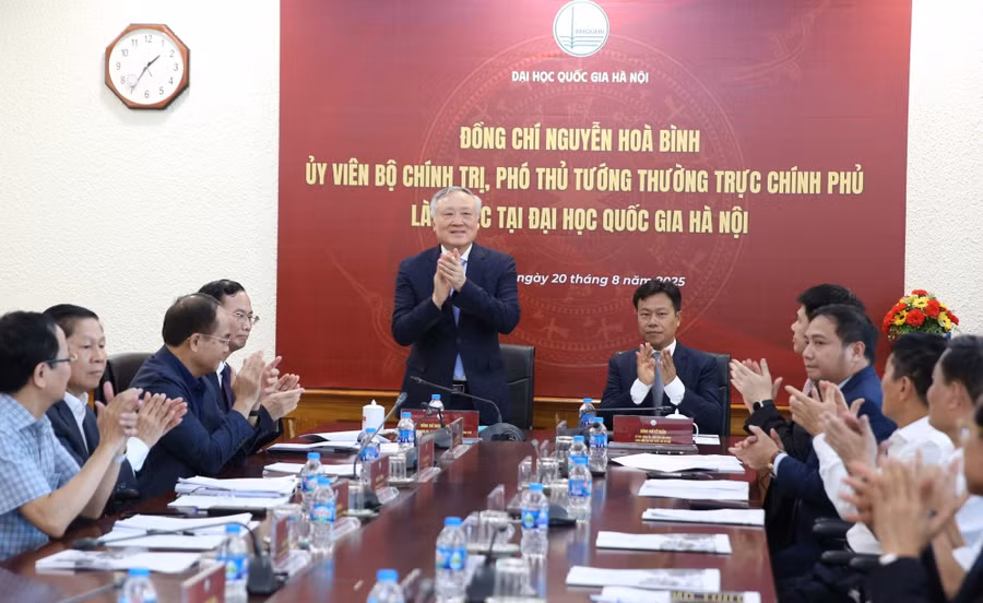 Phó Thủ tướng Thường trực Chính phủ Nguyễn Hòa Bình làm việc với Đại học Quốc gia Hà Nội - Ảnh: VGP/Nguyễn Hoàng.