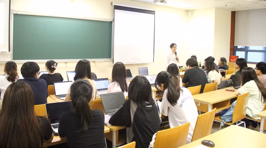 Một lớp học ở Đại học Kinh tế quốc dân. Ảnh: TG.