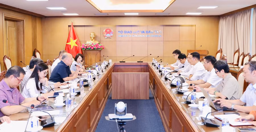 Quang cảnh buổi làm việc.