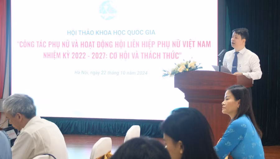 PGS.TS Trần Quang Tiến – Giám đốc Học viện Phụ nữ Việt Nam phát biểu đề dẫn Hội thảo.