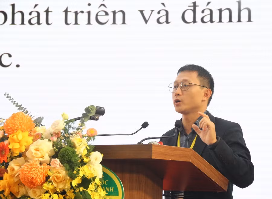 PGS.TS Nguyễn Hoàng Long chia sẻ về tích hợp mô phỏng vào chương trình đào tạo dựa trên năng lực trong khối ngành sức khỏe. img-3214.jpg