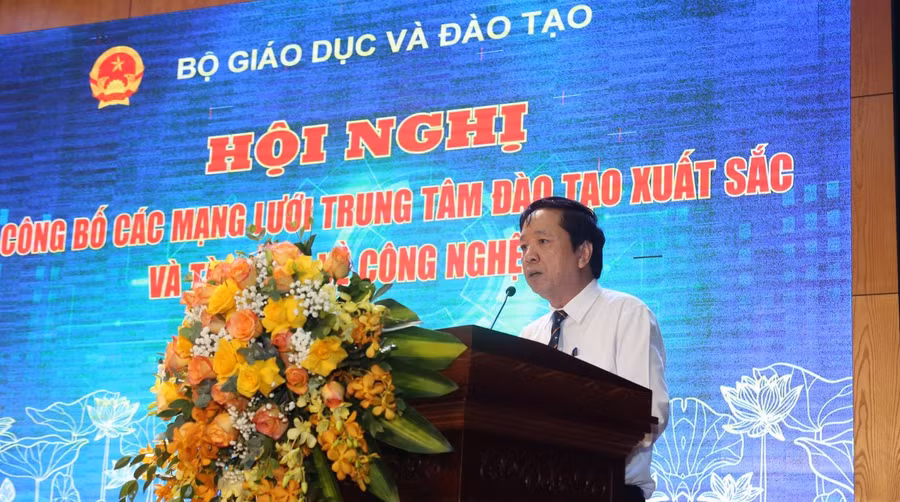 PGS.TS Nguyễn Văn Hùng giữ chức Hiệu trưởng Trường ĐH Giao thông vận tải.
