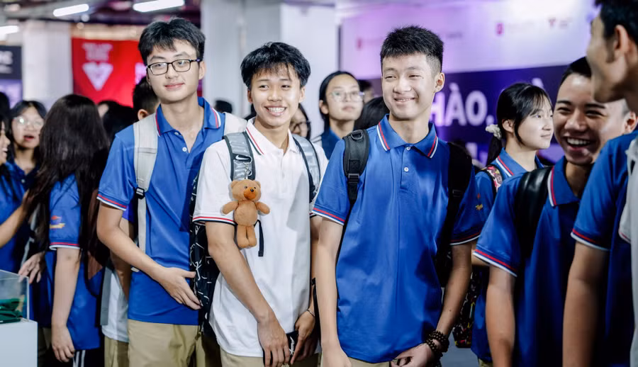 Học sinh đến tham dự Future Fest - ngày hội tìm hiểu và khám phá bức tranh 64 ngành học, nghề nghiệp do Trường ĐH Phương Đông chủ trì tổ chức.