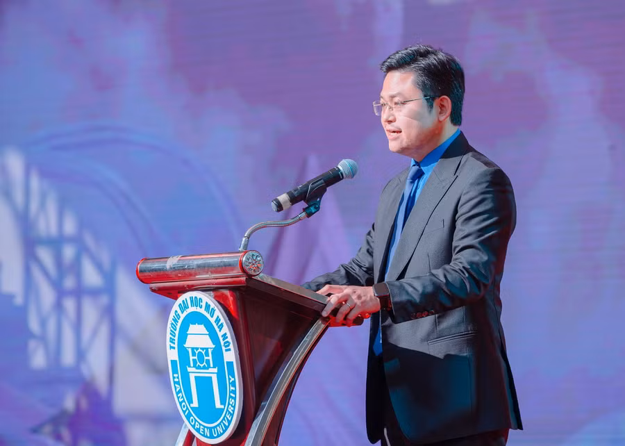 3-ths-thieu-cam-son-bi-thu-doan-thanh-nien.jpg