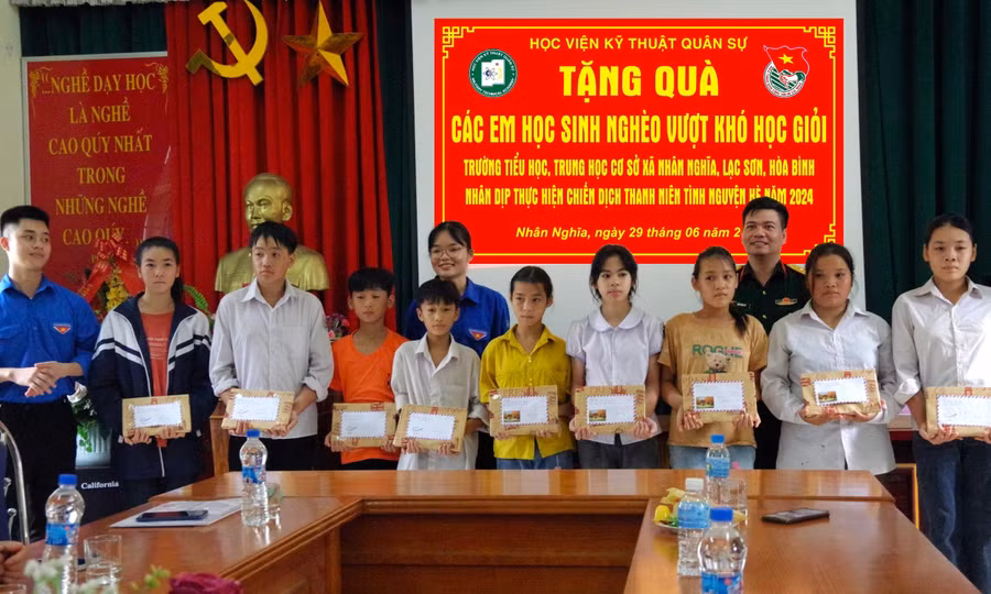 hanhquanxanh.jpg