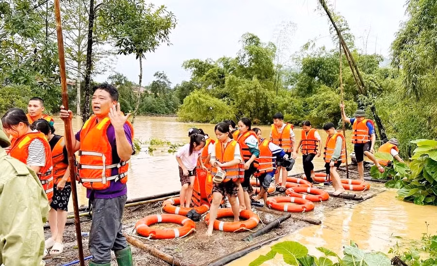 Trẻ em là nhóm đối tượng nhạy cảm, dễ bị ảnh hưởng tâm lý bởi thiên tai. Ảnh minh hoạ/internet