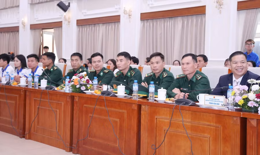 chiasecungthaycojpg2.jpg